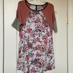 Floral printed tunic in size M